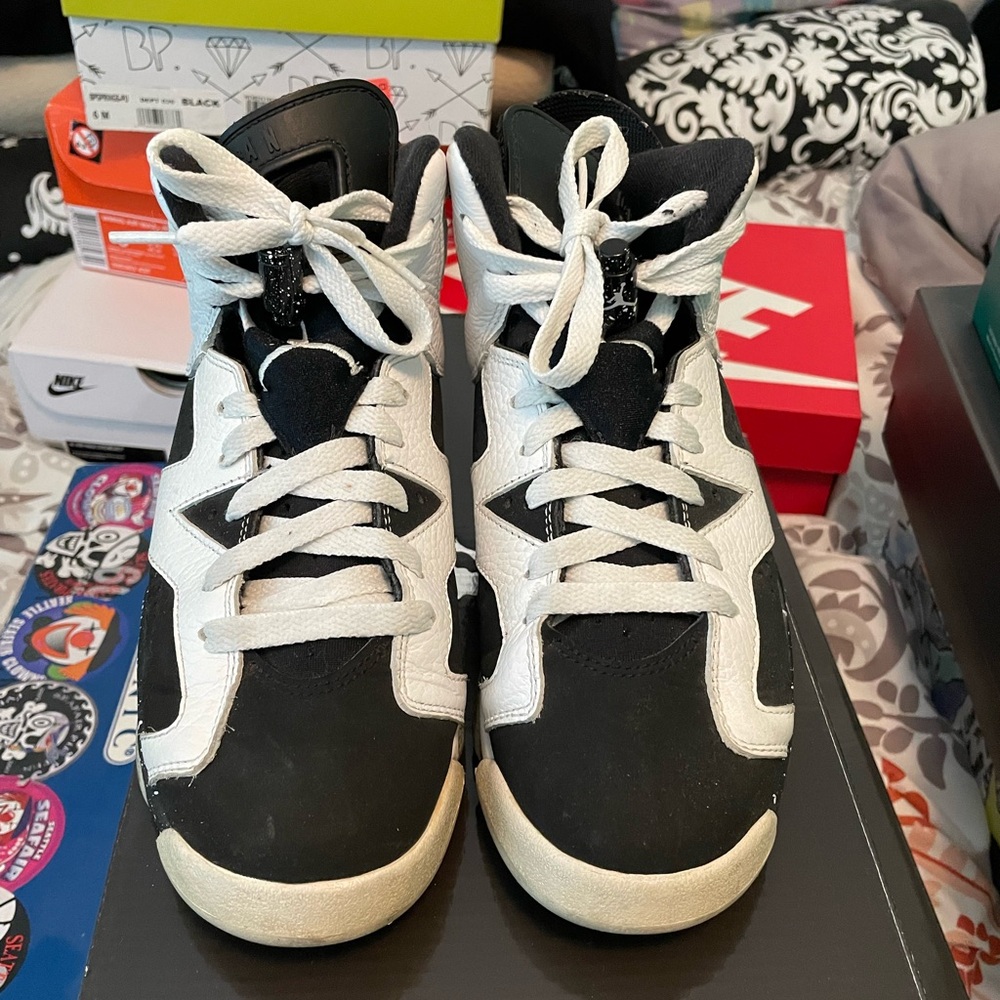 Air Jordan Retro Oreo 6’s 5Y. Original box.